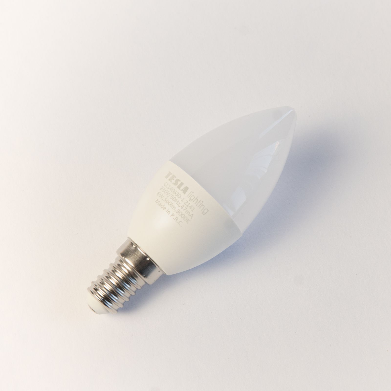Tesla - LED žárovka FILAMENT RETRO svíčka E14, 4.2W, 230V, 470lm, 25 000h, 2700K teplá, 360st,čirá Tesla Lighting